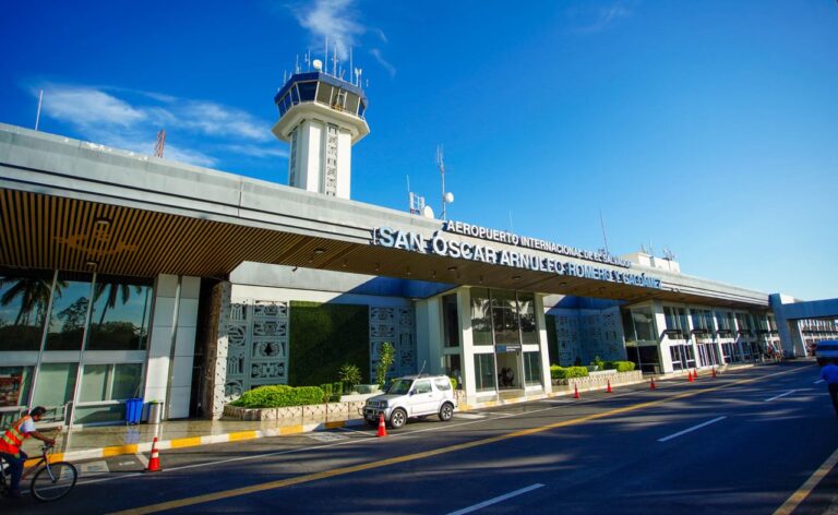 Aeropuerto Óscar Arnulfo Romero