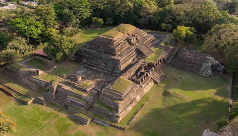 El Tazumal: Un Viaje a Través de las Civilizaciones Maya, Tolteca y Olmeca
