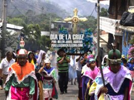 DIA DE LA CRUZ EN EL SALVADOR