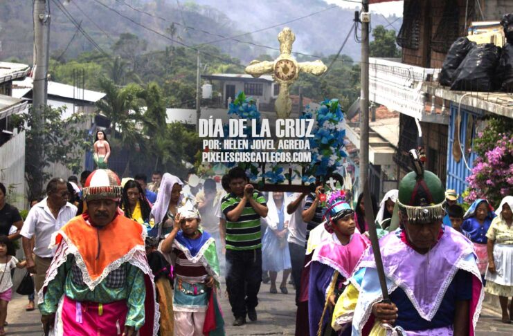 DIA DE LA CRUZ EN EL SALVADOR