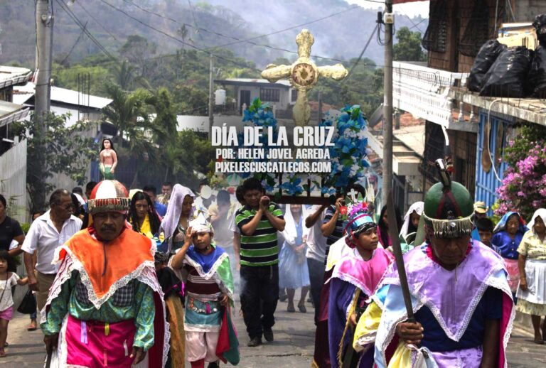 DÍA DE LA CRUZ EN EL SALVADOR